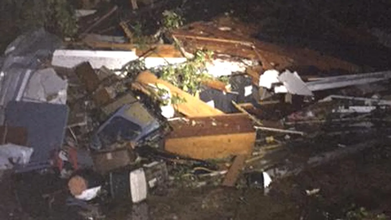 Zeci de răniți după ce o tornadă a făcut praf un orășel din Texas
