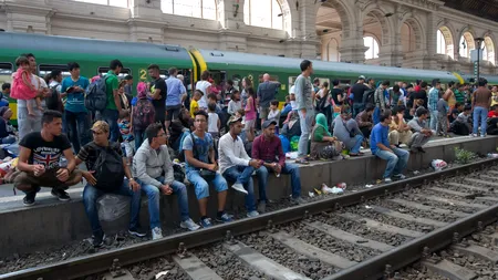 Avertisment dur al ministrului de externe ungar: Valul de imigranți le oferă teroriștilor „o usă deschisă către Europa