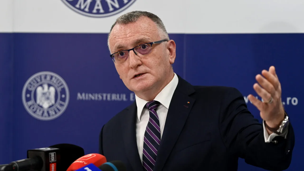 VIDEO | Sorin Cîmpeanu: „Avem aproape o dublare a numărului de copii din creșe. Am inițiat, astăzi, o hotărâre de Guvern prin care dorim suplimentarea cu 3.500 de posturi în sistemul național de învățământ”