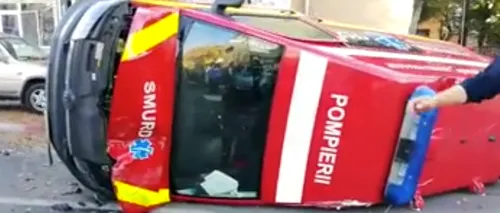 Patru răniți, dintre care doi paramedici, după impactul dintre o mașină și o ambulanță SMURD într-o intersecție din Pitești