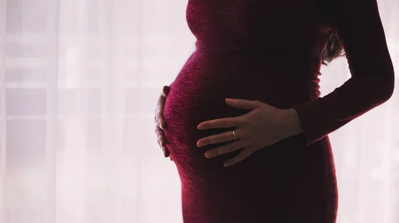Un nou studiu a constatat că femeile însărcinate cu COVID-19 prezintă un risc mai mare la complicații