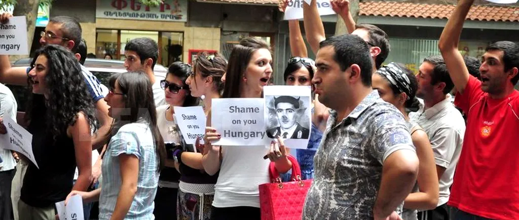 Proteste violente în fața consulatului ungar din Erevan, drapelul Ungariei fiind incendiat: Ungurii și-au vândut onoarea și conștiințele Azerbaidjanului precum o prostituată