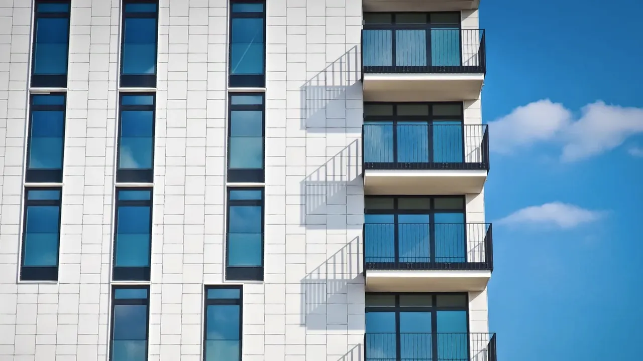 Un bloc a fost construit din greșeală, în Pitești. Cum a reușit constructorul să evite explicațiile