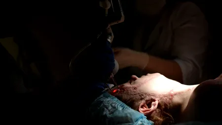 Este O ESCROACĂ. Cazul medicului ginecolog FALS. Colegă: NU am lăsat-o să facă manevre cu RISC asupra pacientei