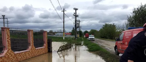 Zeci de localități din țară sunt afectate de inundații / Bilanț ISU după codul portocaliu de ploi din Capitală: Peste 200 de acțiuni pentru eliminarea apei