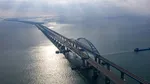 Lovitură nocturnă în Marea Neagră: Kievul anunță avarierea unor nave care păzeau „Podul lui Putin”