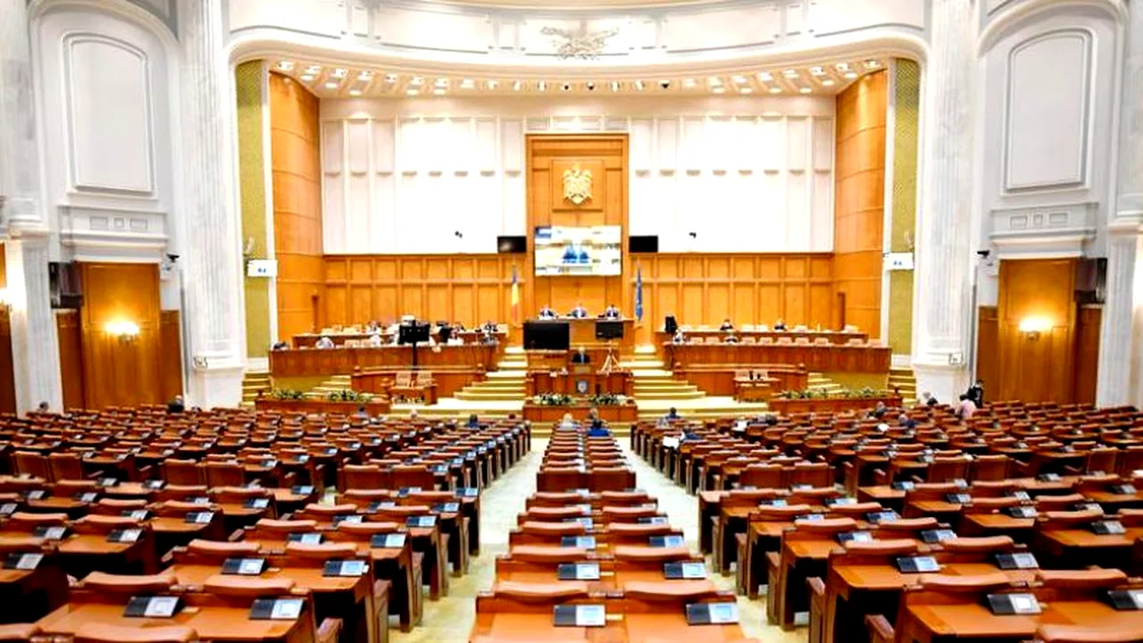 Parlamentul a votat revenirea la majorarea pensiilor cu 40%