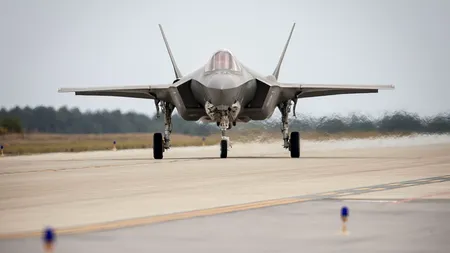 Prima femeie pilot de avion F-35 a venit în România la cea mai mare expoziție de aeronautică