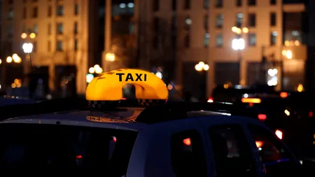 EMOȚIONANT. Mama și fiica de doar șase ani, rămase în gară fără niciun ban. Cum au acționat polișții locali și un taximetrist a impresionat pe toată lumea