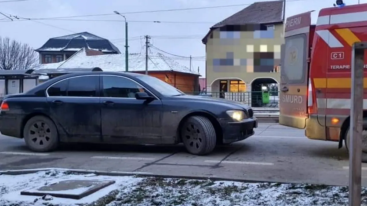 Un șofer din Arad a blocat o ambulanţă care trebuia să preia un pacient în comă
