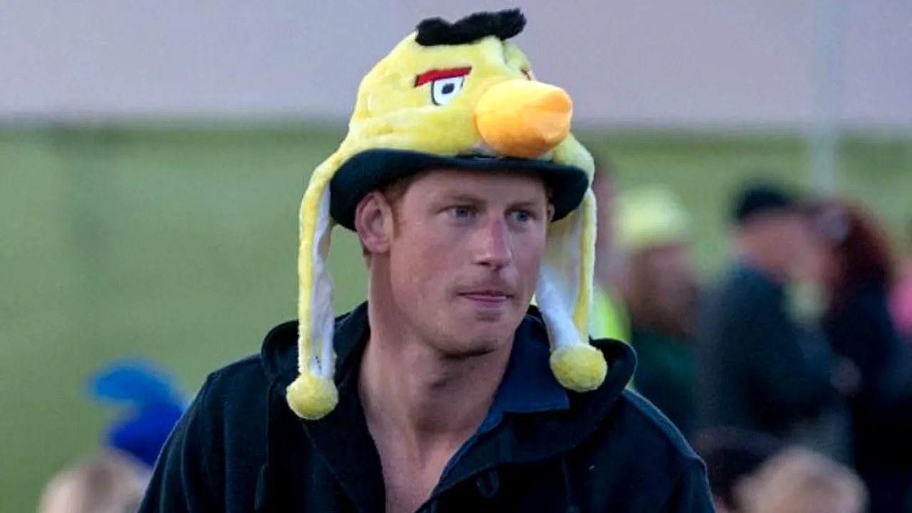 Prințul Harry, fan Angry Birds. GALERIE FOTO