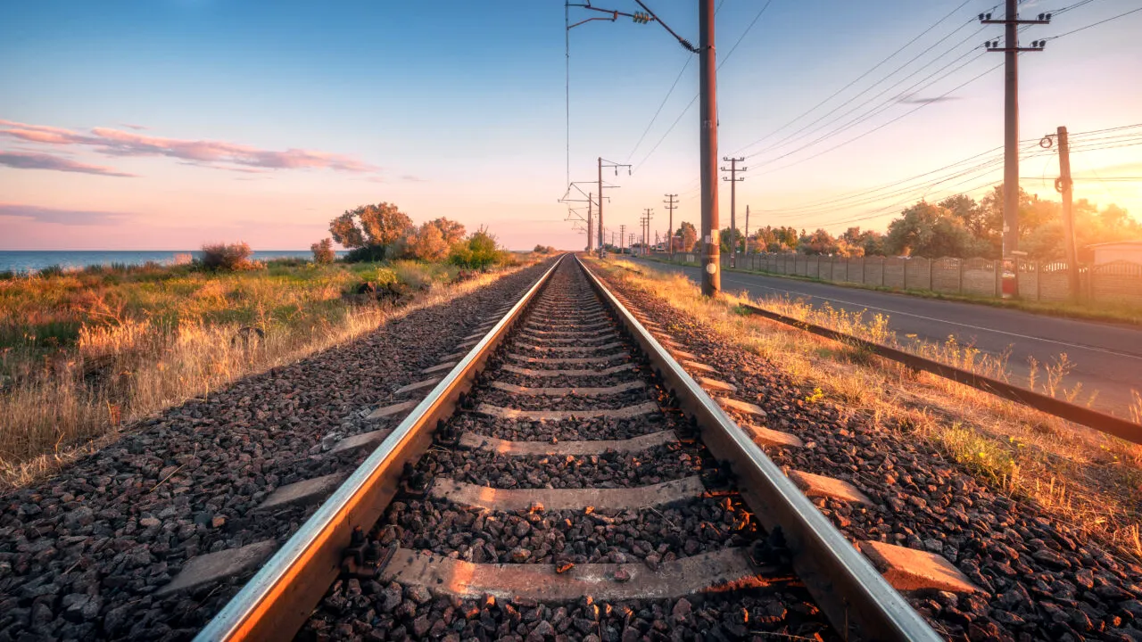 Un vagon al unui tren de călători a deraiat în Depoul București Călători. Circulația a fost reluată