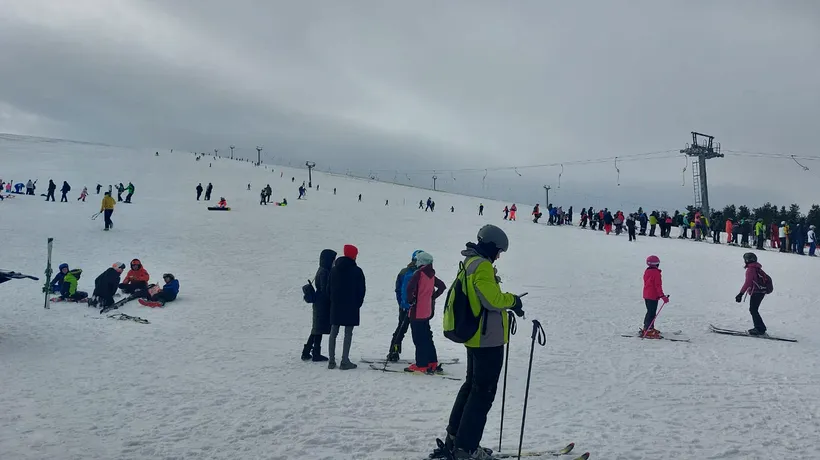FOTO | Weekend aglomerat pe pârtia de la Voineasa. 2.000 de turiști au schiat în stațiunea montană din Vâlcea