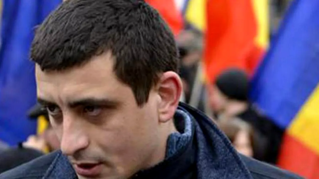 Ce fel de mască a purtat George Simion în Parlament: „E foarte regulamentară... I-am promis una și lui Marcel Ciolacu”