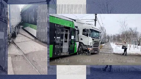 Un Imperio Metropolitan de pe Linia 25 STB a intrat într-un TIR care a pătruns pe șine. AVARII mari pentru tramvai
