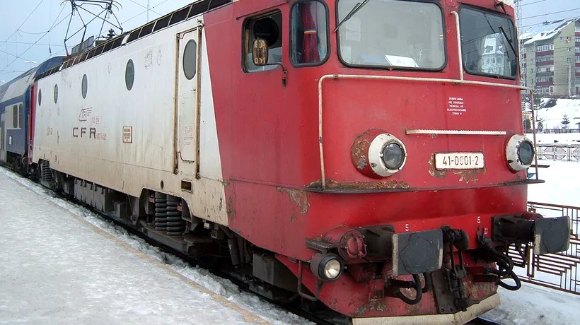 O locomotivă a lovit remorca unui autotren în apropiere de Drobeta Turnu Severin