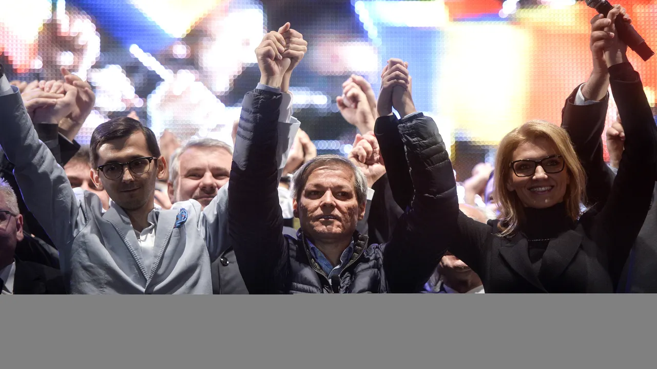 După ce a defilat cu el în campanie, Gorghiu a renunțat să mai încerce să-l înțeleagă pe Cioloș: Acum putea să întoarcă serviciile partidului