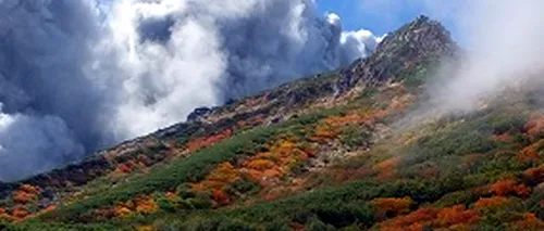 Opt răniți, după ce un vulcan din Japonia a intrat în erupție
