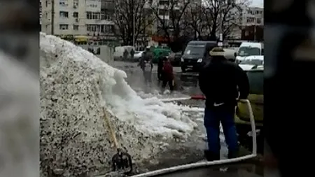 Imaginile zilei. Everestul din Galați: cum au abordat problema angajații primăriei