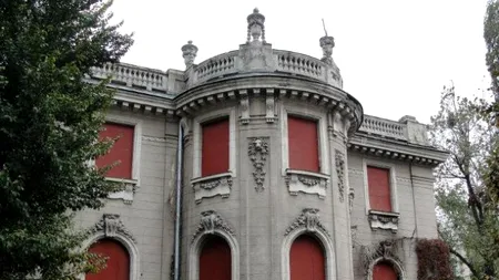 Isărescu cere autorităților să salveze casa Oromolu din Piața Victoriei