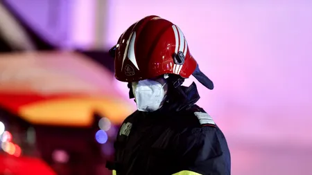 Un autoturism de lux a luat foc pe bulevardul Gheorghe Șincai din Capitală, în zona Timpuri Noi. Până la sosirea pompierilor, mașina a ars ca o torță (VIDEO)