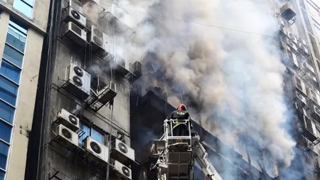 Incendiu la hotelul fostului fotbalist Răzvan Raț. Turiștii au fost evacuați