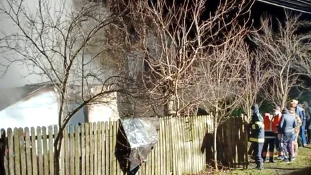 Tragedie în Dâmboviţa. Două persoane au murit după ce le-a luat foc casa