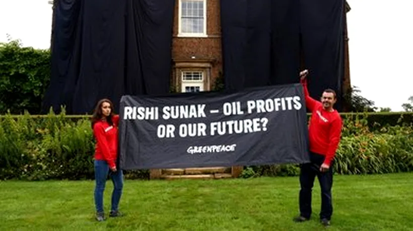 Greenpeace a drapat cu “petrol“ o casă a premierului britanic Sunak. Ce i se reproșează liderului de la Londra