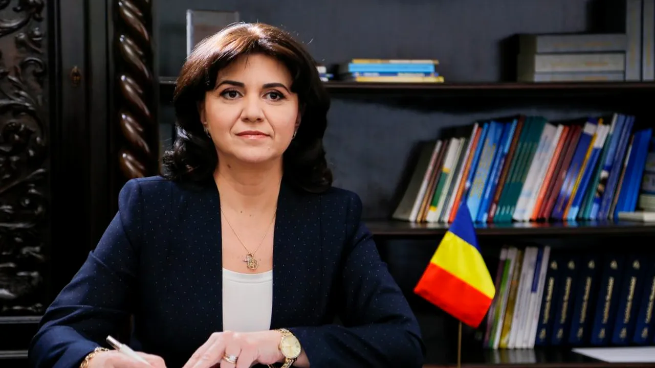 Monica Anisie anunță continuarea programelor din EDUCAȚIE în Sectorul 2. Președintele Comisiei de Învățământ îl acuză pe Radu Mihaiu