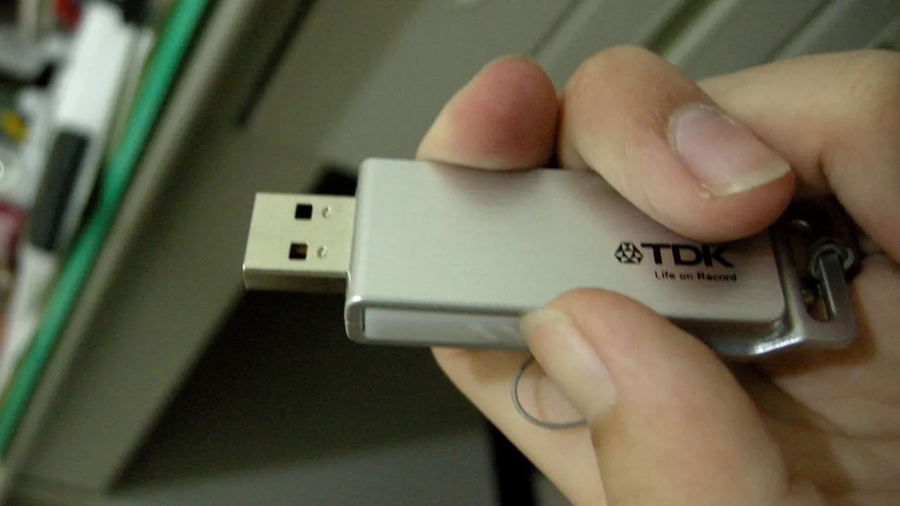 A furat un CARD dintr-un camion, iar ce a descoperit pe dispozitiv a îngrozit-o. Procesul pentru dublă crimă va începe în curând