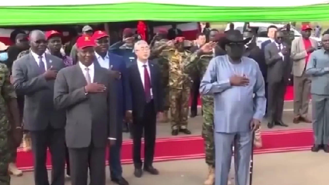 VIDEO | Președintele Sudanului de Sud, incident extrem de neplăcut în public. Salva Kiir Mayardit a făcut pe el