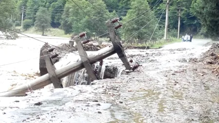 Intervenție în Vâlcea pentru salvarea altor opt persoane rămase izolate între apele revărsate