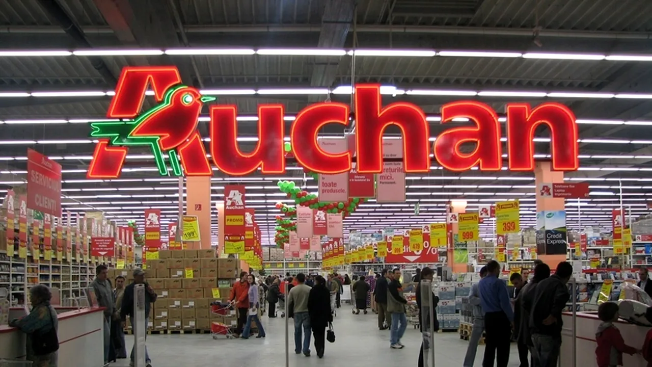 AUCHAN. Anunțul care i-a revoltat pe clienți: „Vă oferim la vânzare mască și mănuși pentru accesul în magazin”