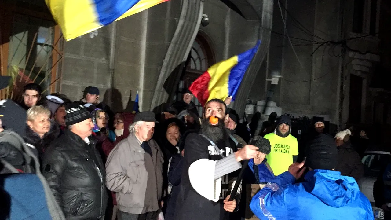 Protest în fața DNA. Zeci de manifestanți au cerut demisia Laurei Codruța Kovesi