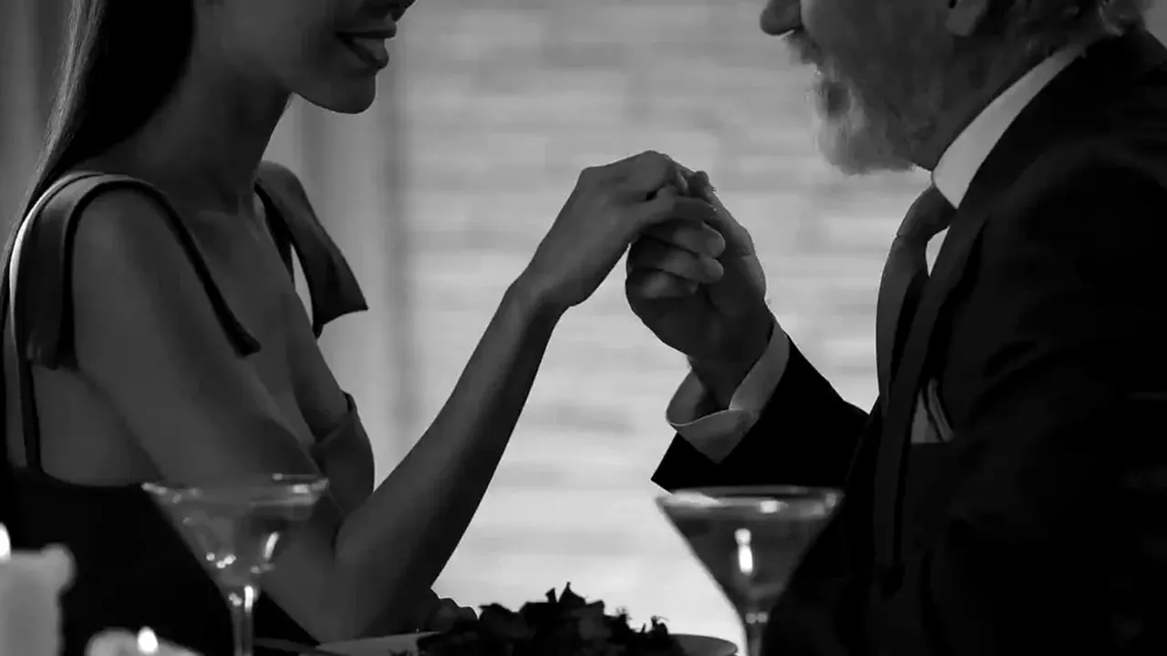 S-a căsătorit din dragoste cu un bărbat cu 13 ani mai în vârstă decât propriul bunic! Povestea unei tinere din SUA care insistă că soțul ei nu e „sugar daddy”