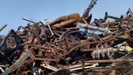 Peste 530 de tone de deșeuri transportate ilegal cu o navă, oprite la Calafat