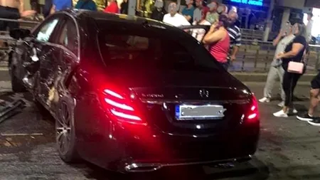 FOTO - VIDEO | Șoferul unui Mercedes de lux a murit după ce a intrat într-un refugiu de tramvai din București
