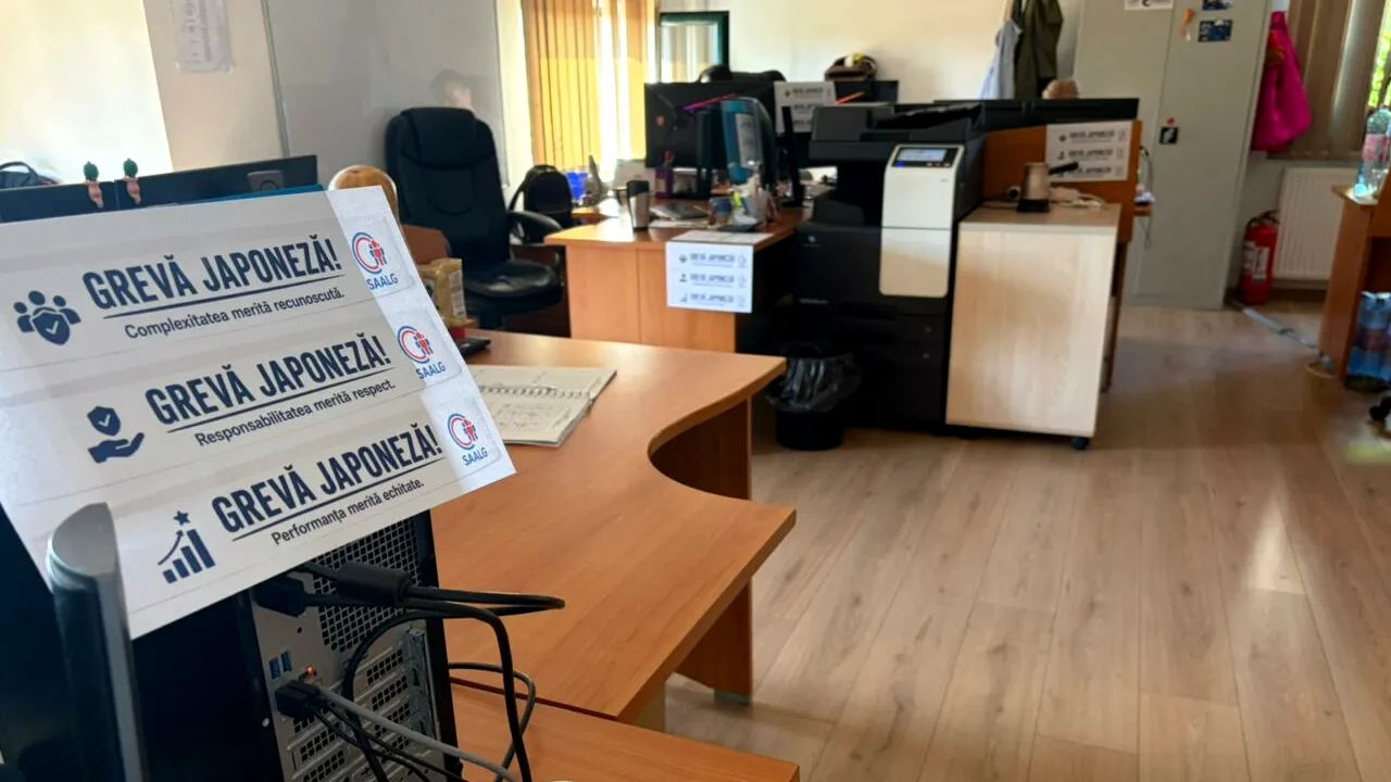 Sindicaliștii din Guvern au intrat în grevă japoneză. Ei cer plecarea Oanei Gheorghiu și a ministrului Irineu Darău