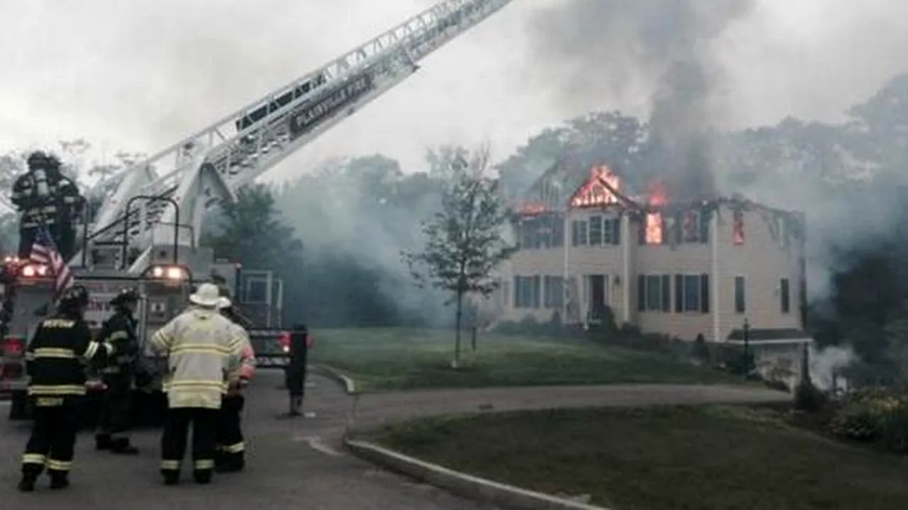 Trei morți în Massachusetts, în urma prăbușirii unui avion de mici dimensiuni peste o casă