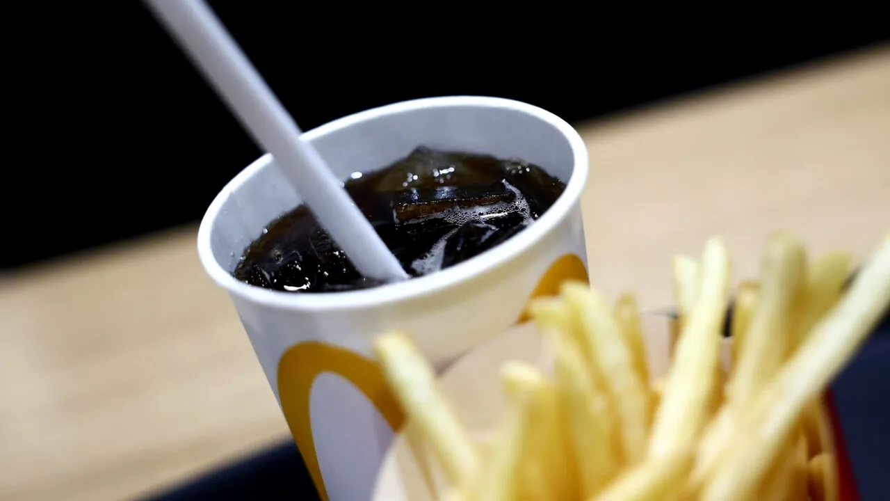 Piedone, despre bacteriile depistate în gheața sucurilor de la un fast-food: Te duci la WC, nu te speli pe mâini, bagi mâna în cub de gheață și gata!