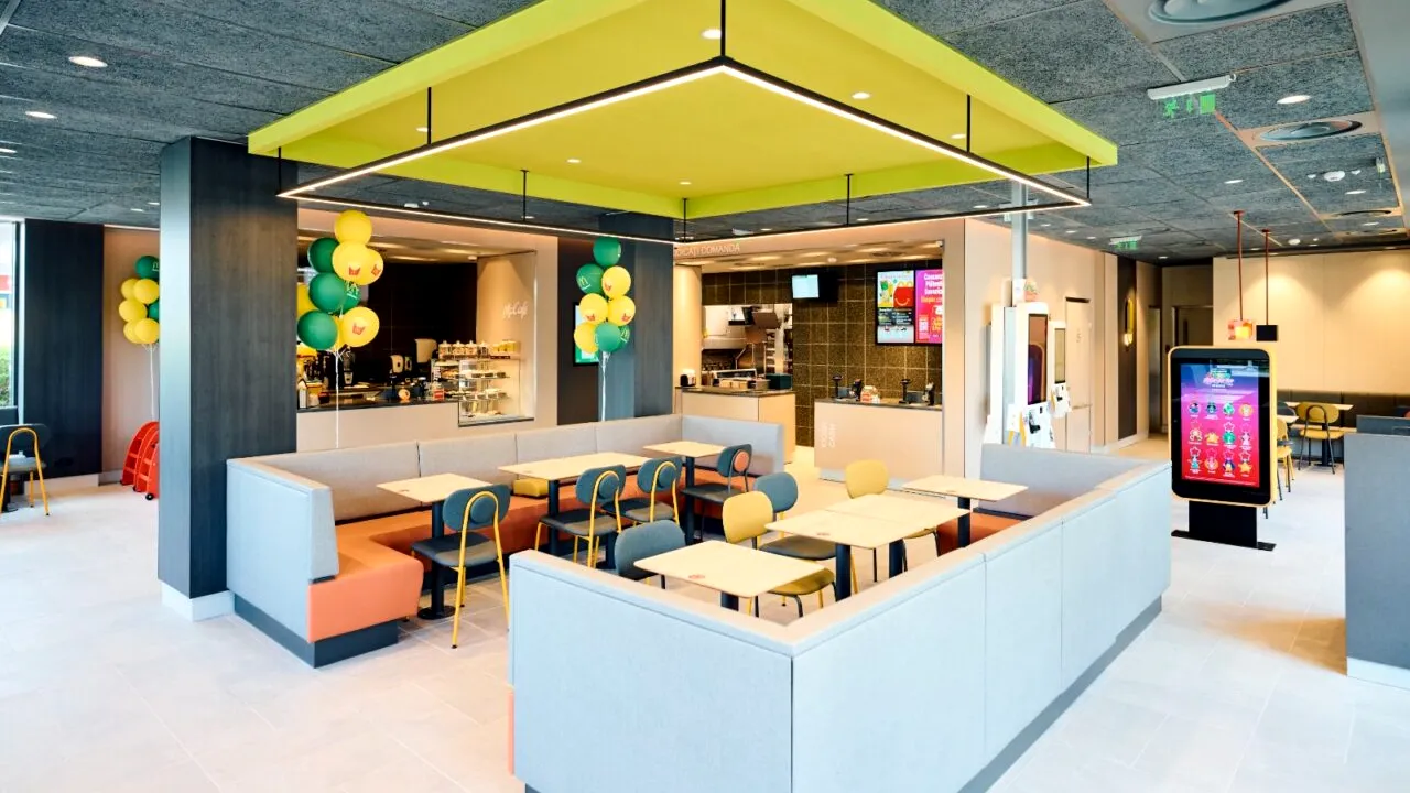 Cum arată unul din cele mai cunoscute restaurante McDonald’s din România, după remodelarea de 6 milioane de lei