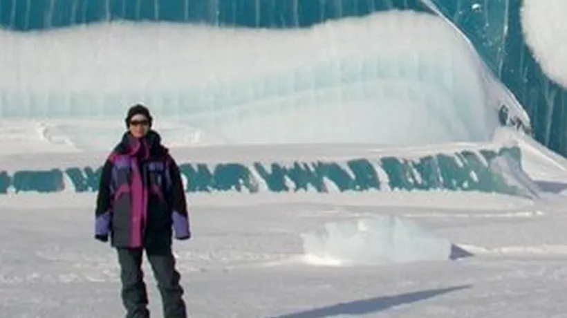 Imagini ireale surprinse de un fotograf la Polul Sud: ce reprezintă structura de gheață din spate