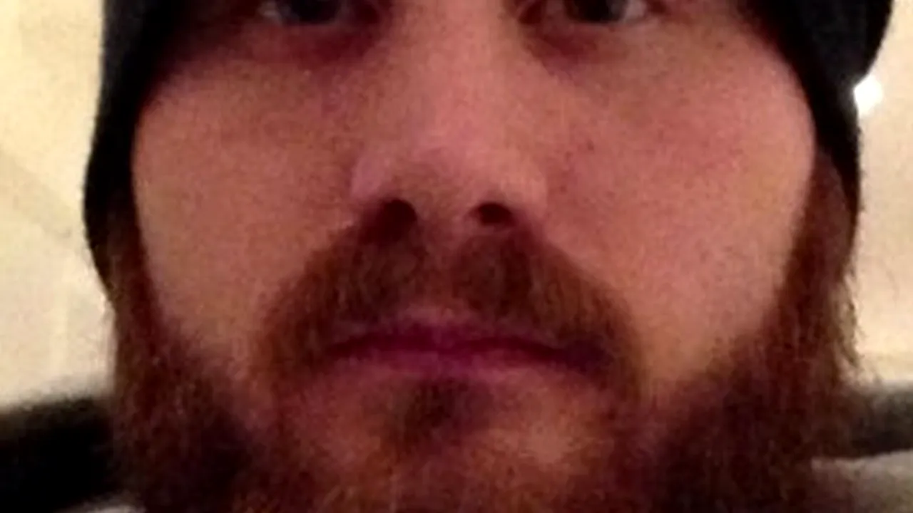 FOTO: Cum arată acest bărbat după ce s-a ras