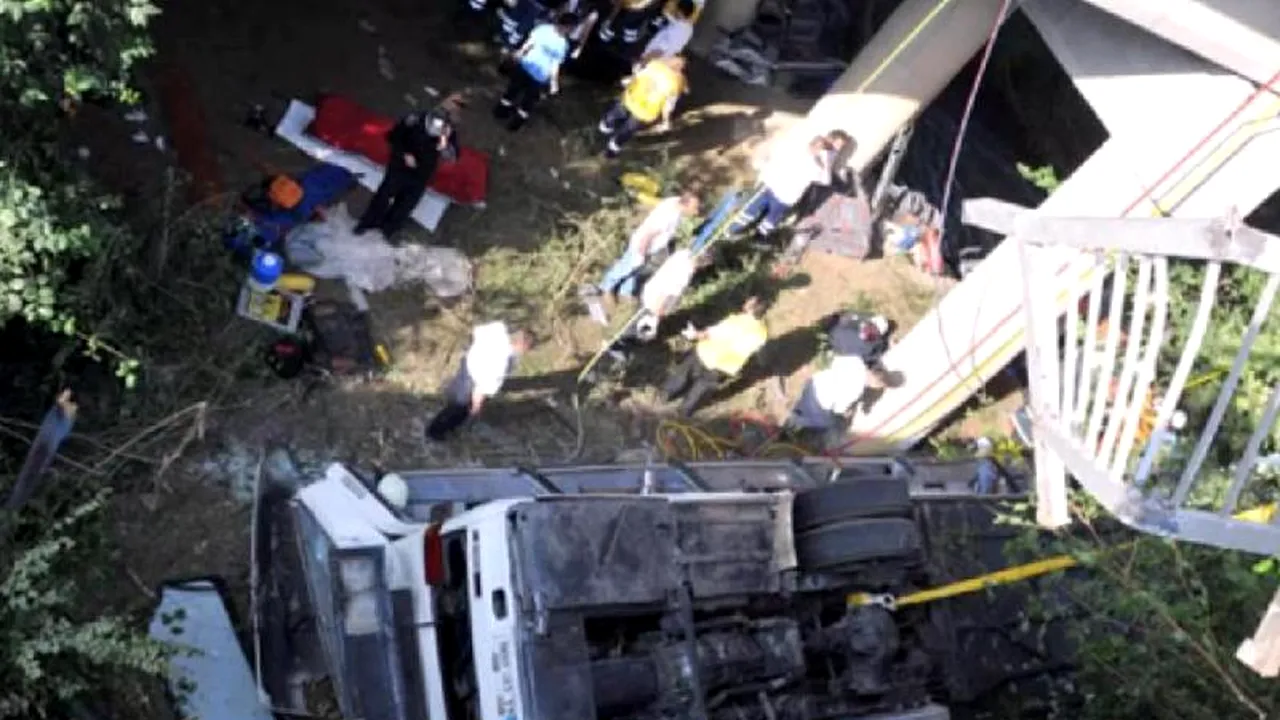 Un autobuz s-a prăbușit într-o prăpastie, în China. Când s-au uitat la pasageri, polițiștii au avut un șoc