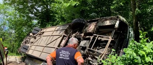 Accident teribil în Brașov: Un autocar cu 30 de copii și 20 de adulți s-a răsturnat într-o curbă pe DN 73 - VIDEO