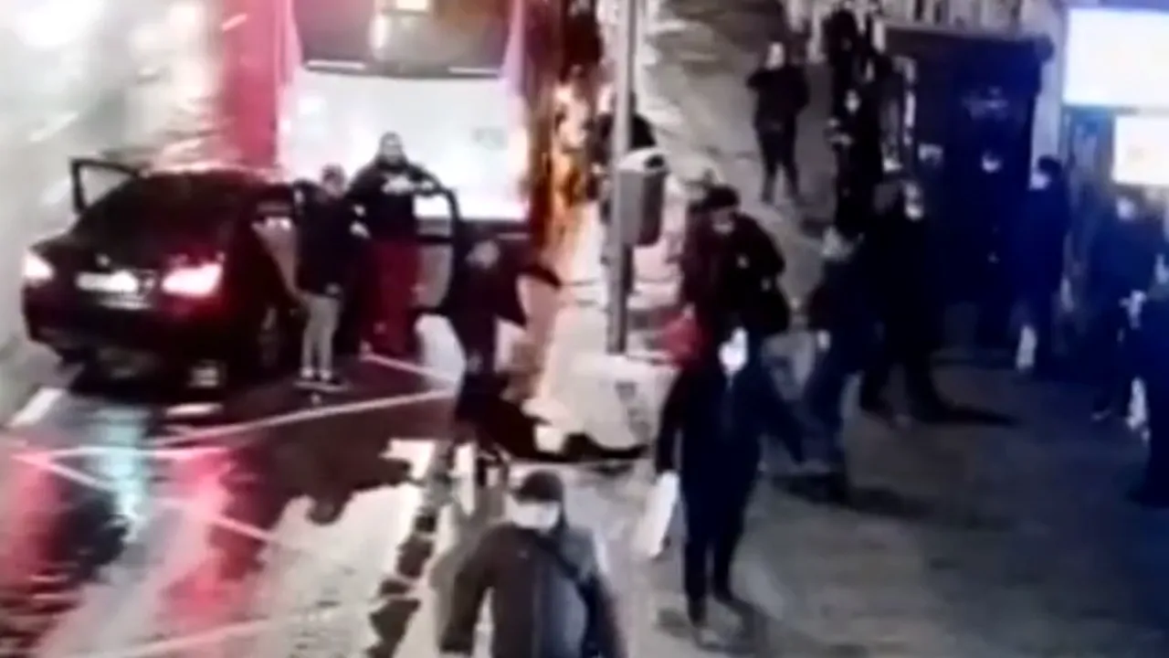 Caz incredibil în Cluj: O adolescentă de 15 ani este răpită chiar din centrul orașului și niciun martor nu reacționează! - VIDEO