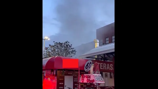 Incendiu cu degajări mari de fum, la un magazin din Piața Obor. Pompierii au intervenit de urgență