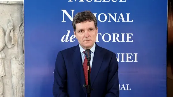 Președintele Nicușor Dan nu știe să spună dacă vom avea un guvern până în această toamnă. Nu mai avansează niciun termen. Așteaptă soluții de la partidele politice: „Dacă vă propun pe dumneavoastră ajungem undeva?”