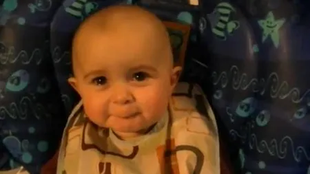VIDEO. Reacția impresionantă a unui bebeluș de 10 luni când își aude mama cântând