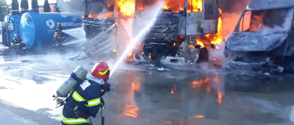 Incendiu într-o parcare din Râmnicu Vâlcea. Două TIR-uri au fost cuprinse de flăcări (GALERIE FOTO)